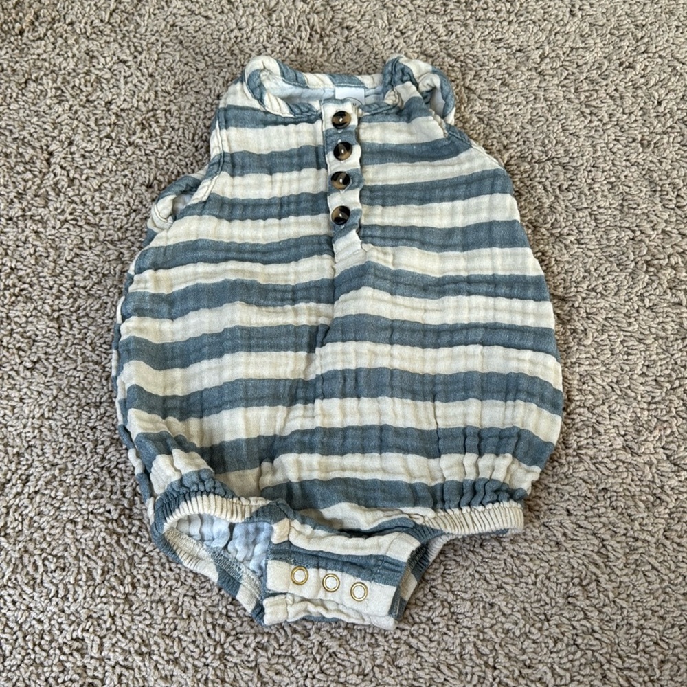 LouLou&Company Bubble Romper - Lincoln